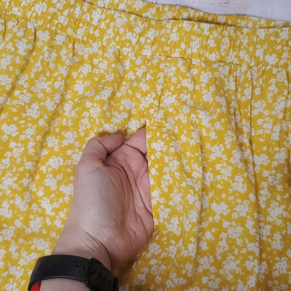 Ivy Jane Floral Ruffle Hem Shorts - Picture 4 of 7